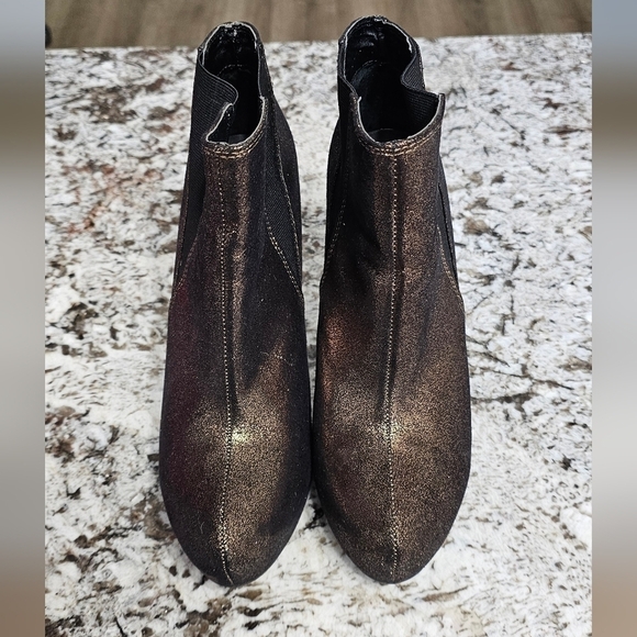 Rock & Republic Metallic Bronze Platform Heeled Ankle Bootie Size 8.5 - Picture 4 of 9